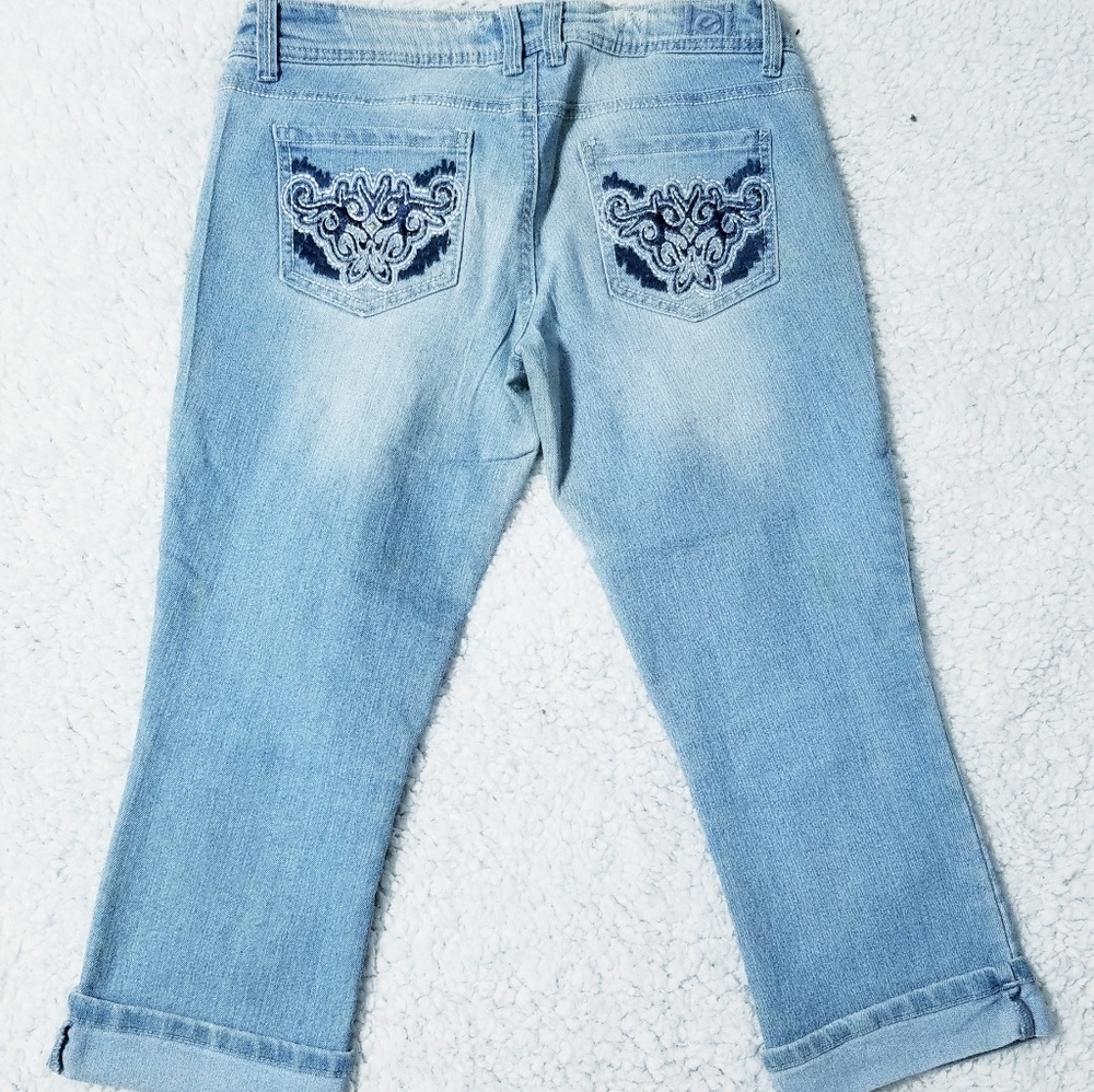 L.E.I Capris - Picture 2 of 3